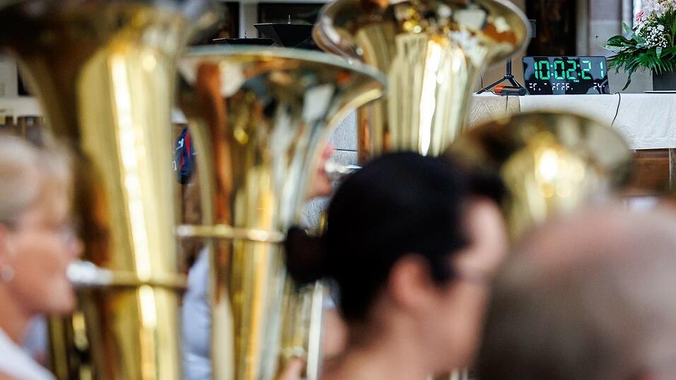 Ein Posaunenchor besteht aus verschiedenen Blechblasinstrumente. Ein Posaunenchor besteht aus verschiedenen Blechblasinstrumente.