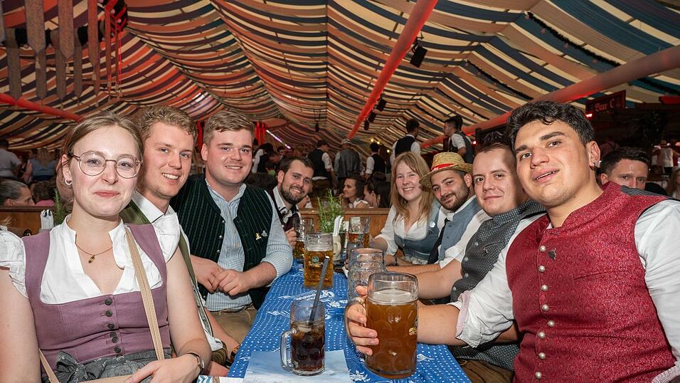 Die Partybilder vom Sonntag, 16. August, aus dem Festzelt Wenisch. Die Partybilder vom Sonntag, 16. August, aus dem Festzelt Wenisch.