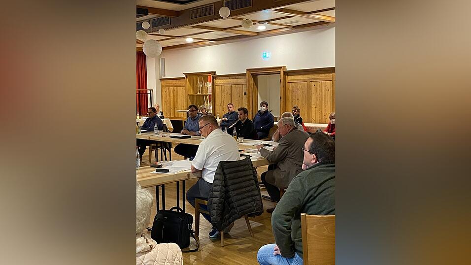 Im Gemeinderat ist er Neuling unter vielen älteren Kollegen. Im Gemeinderat ist er Neuling unter vielen älteren Kollegen.