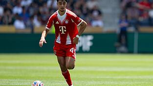 Adam Aznou verlässt den FC Bayern München.