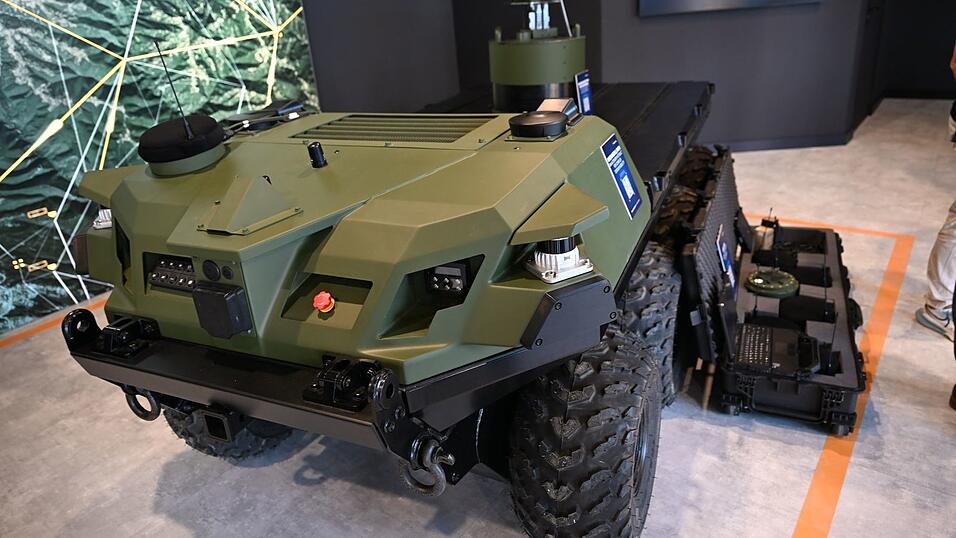 Der Mission Master, ein unbemanntes militärisches Fahrzeug von Rheinmetall. Der Mission Master, ein unbemanntes militärisches Fahrzeug von Rheinmetall.