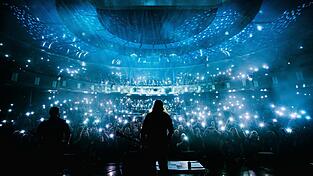 Einer der emotionalsten Momente der 2025er-Tour: Das Konzert auf der Full Metal Cruise. Das Bild ist Teil des Kino-Plakats.