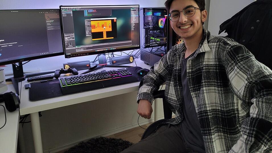 Can Durmaz arbeitet an einem Computerspiel. Can Durmaz arbeitet an einem Computerspiel.