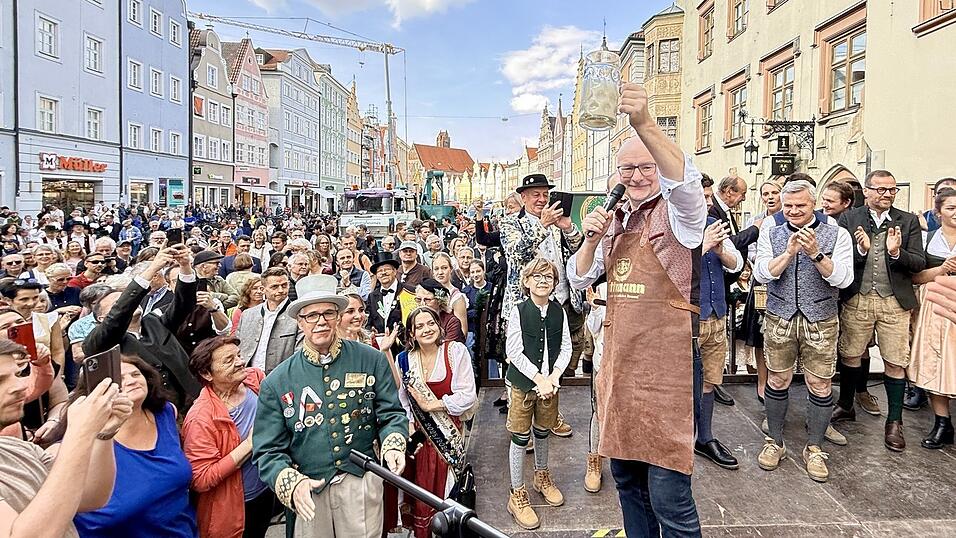 Zum letzten Mal durfte der zum Monatsende aus seinem Amt scheidende OB Alexander Putz eine Landshuter Dult er&ouml;ffnen.