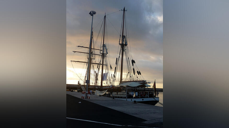 Teneriffa - Thor Heyerdahl im Hafen. Teneriffa - Thor Heyerdahl im Hafen.