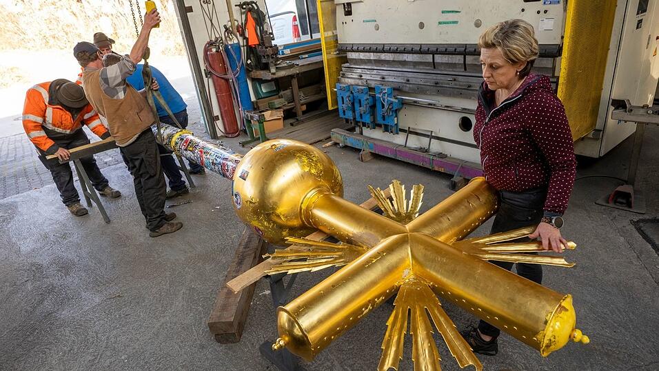 Die Familie der zuständigen Kunstschmiedin hat eine enge Verbindung zum Zugspitz-Kreuz.