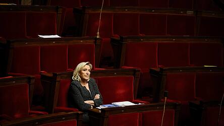 Marine Le Pen droht auch, ihr Abgeordnetenmandat in der franz&ouml;sischen Nationalversammlung zu verlieren.