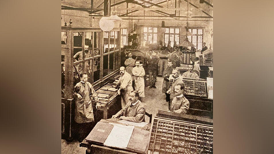 Straubing, Flurlgasse 11: Blick in die Setzerei, um 1908 Straubing, Flurlgasse 11: Blick in die Setzerei, um 1908