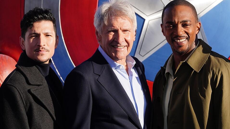 Harrison Ford (Mitte) mit seinen Co-Stars Danny Ramirez (l) und Anthony Mackie (r) aus «Captain America: Brave New World» Harrison Ford (Mitte) mit seinen Co-Stars Danny Ramirez (l) und Anthony Mackie (r) aus «Captain America: Brave New World»
