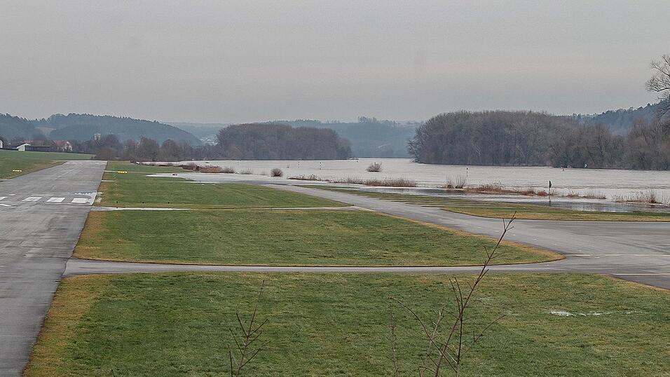Auch in Vilshofen stieg die Donau &uuml;ber die Ufer.