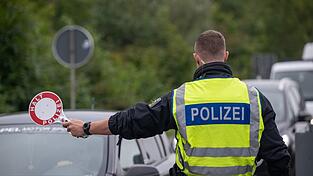 Inzwischen gibt es stationäre Kontrollen an allen deutschen Landgrenzen.