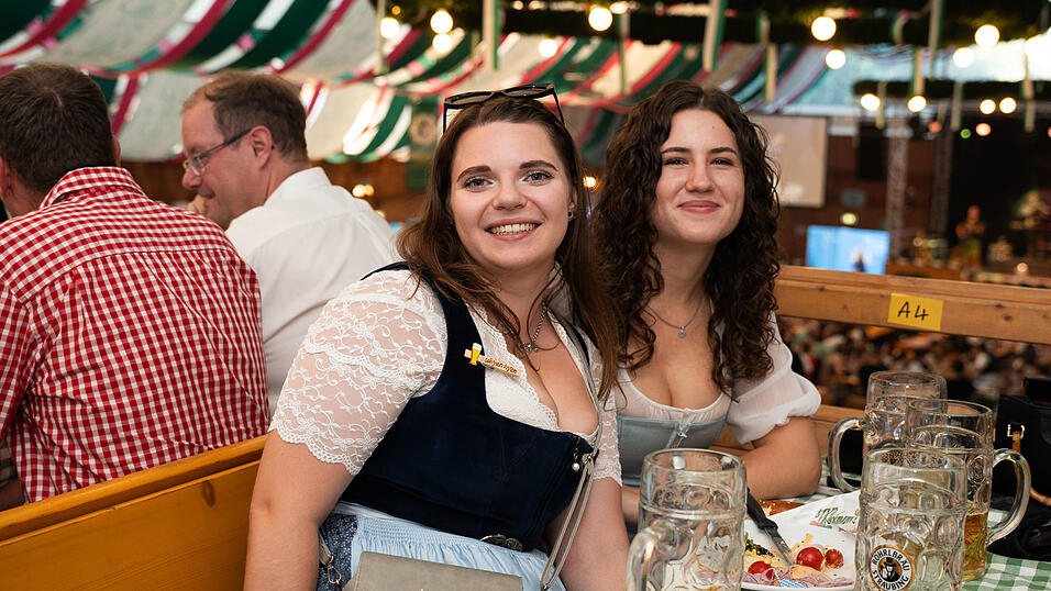 Die Partybilder vom Donnerstag, 13. August, aus dem Festzelt Weckmann. Die Partybilder vom Donnerstag, 13. August, aus dem Festzelt Weckmann.