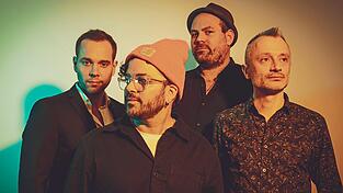 Die Jazz-Musiker Julian (links) und Roman Wasserfuhr (2.v.r.) sowie Bassist Juan Camilo Villa (2.v.l.) und Schlagzeuger Dennis Frehse (rechts). Die Jazz-Musiker Julian (links) und Roman Wasserfuhr (2.v.r.) sowie Bassist Juan Camilo Villa (2.v.l.) und Schlagzeuger Dennis Frehse (rechts).