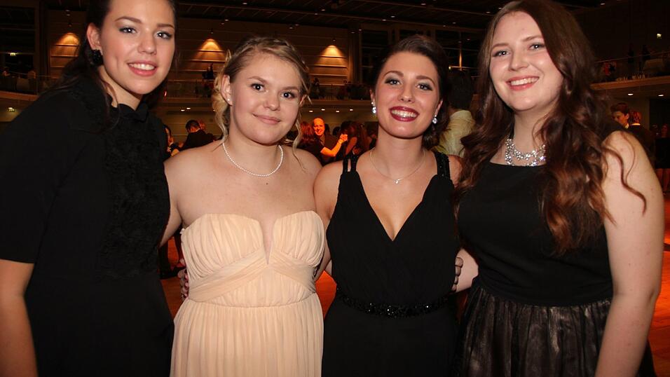 Die Bilder vom Abschlussball der Tanzschule Seidel in der Fraunhofer-Halle am 28. November. Die Bilder vom Abschlussball der Tanzschule Seidel in der Fraunhofer-Halle am 28. November.