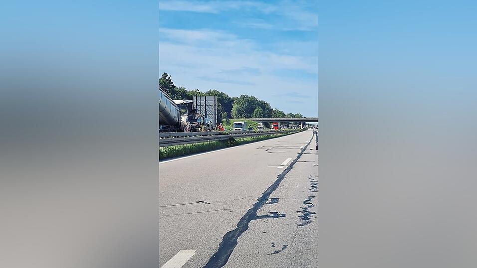Auch am Dienstag wurde auf der A 92 zwischen Plattling-Nord und Deggendorf gearbeitet. Auch am Dienstag wurde auf der A 92 zwischen Plattling-Nord und Deggendorf gearbeitet.