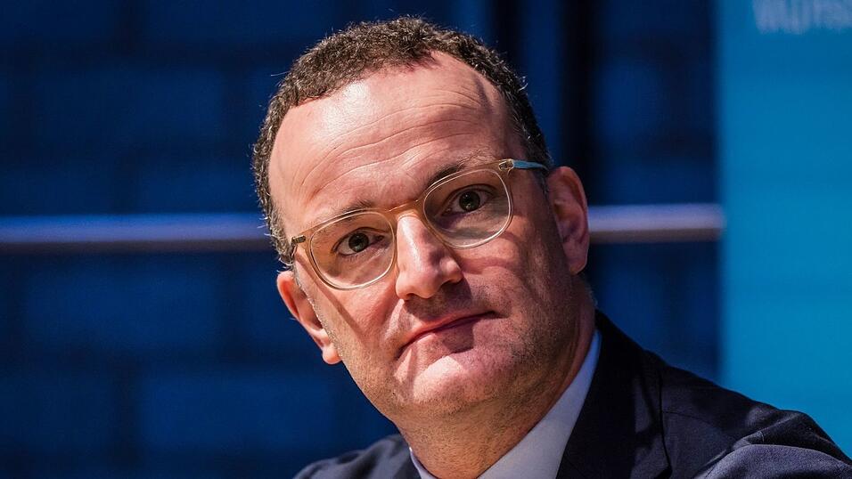 Spahn reagiert mit dem Schritt auf Aufregung wegen seiner Abwesenheit an zwei Tagen der vergangenen Bundestags-Sitzungswoche. (Archivbild) Spahn reagiert mit dem Schritt auf Aufregung wegen seiner Abwesenheit an zwei Tagen der vergangenen Bundestags-Sitzungswoche. (Archivbild)