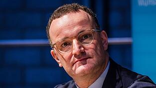 Spahn reagiert mit dem Schritt auf Aufregung wegen seiner Abwesenheit an zwei Tagen der vergangenen Bundestags-Sitzungswoche. (Archivbild)