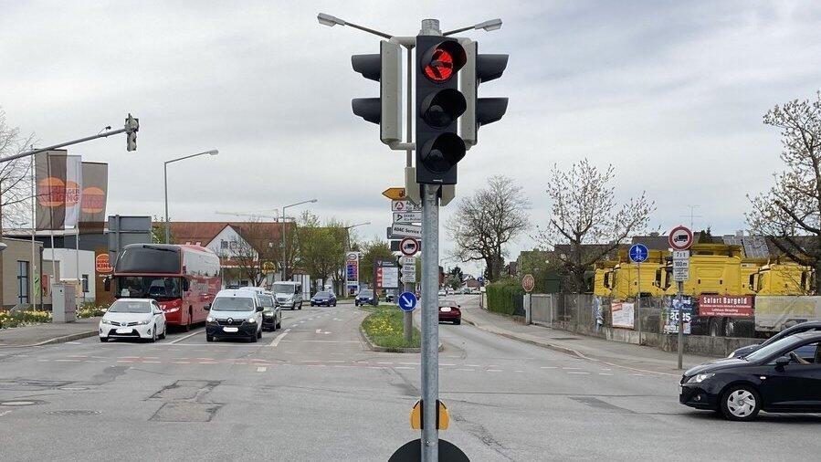 Der neue Ampelmast in der Ittlinger Stra&szlig;e - der Verkehr kann wieder ungehindert flie&szlig;en.&nbsp;