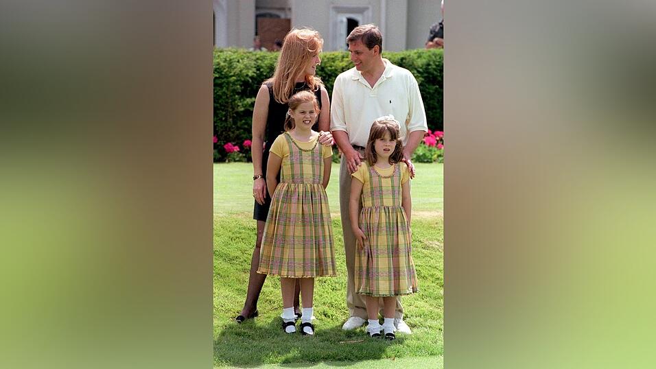 Damals noch eine gl&uuml;ckliche Familie: Ex-Prinz Andrew mit seiner Ex-Frau Sarah Ferguson und den beiden T&ouml;chtern Beatrice und Eugenie. (Archivbild)