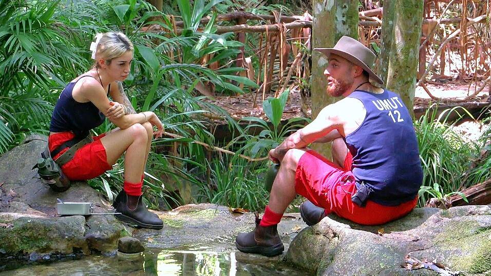 Ariel und Umut werfen sich zwar gegenseitig Lügen vor, verstehen sich aber trotzdem. Ariel und Umut werfen sich zwar gegenseitig Lügen vor, verstehen sich aber trotzdem.