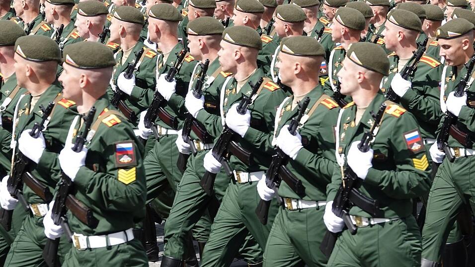 Moskaus Angebot einer Waffenruhe soll die eigenen Feiern zum Tag des Sieges sch&uuml;tzen. (Archivbild)