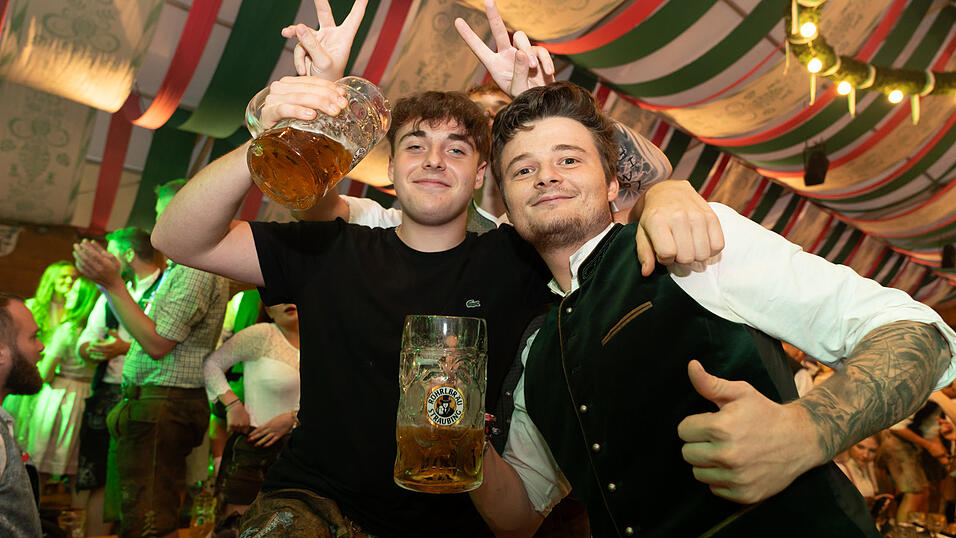 Die Partybilder vom Montag, 19. August, aus dem Festzelt Weckmann. Die Partybilder vom Montag, 19. August, aus dem Festzelt Weckmann.