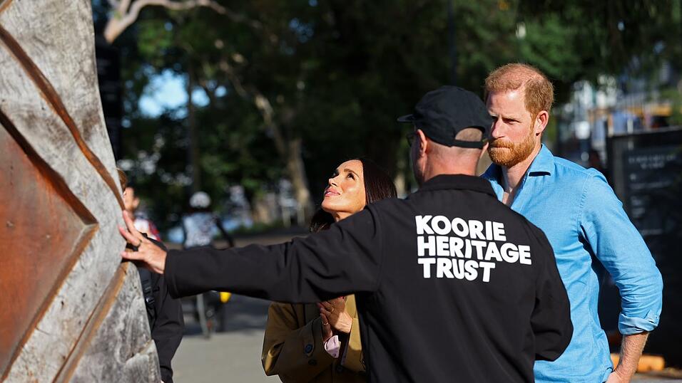 Das Paar lie&szlig; sich in Australien in die Kultur Ureinwohner einf&uuml;hren.