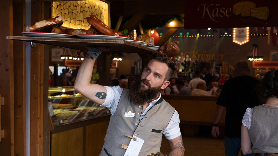 Die Partybilder vom Montag, 14. August 2023, aus dem Festzelt Krönner. Die Partybilder vom Montag, 14. August 2023, aus dem Festzelt Krönner.