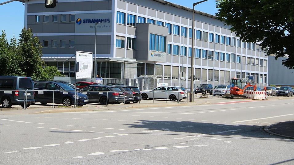 Ende 2020 wurde das Harman-Werk an Strama MPS übergeben. Rund 700 Frauen und Männer aus der Region waren zuvor dort beschäftigt. Ende 2020 wurde das Harman-Werk an Strama MPS übergeben. Rund 700 Frauen und Männer aus der Region waren zuvor dort beschäftigt.