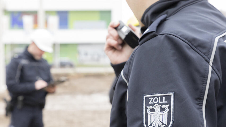 Zollbeamte haben in Regensburg drei illegal beschäftigte Arbeiter überführt (Symbolbild).