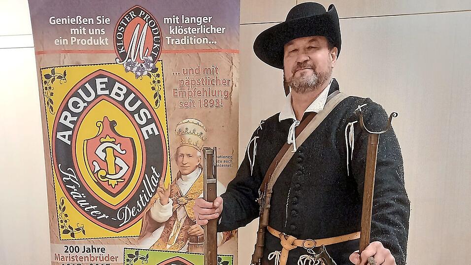 Bereits seit den Zwanzigerjahren wird 'Arquebuse' von den Maristenbrüdern auch in Deutschland vertrieben - seit 1985 von Furth aus. Einst diente das Destillat als 'Wunderwasser'. Seinen Namen hat es von der Harkenbüchse, einer Feuerwaffe. Bereits seit den Zwanzigerjahren wird 'Arquebuse' von den Maristenbrüdern auch in Deutschland vertrieben - seit 1985 von Furth aus. Einst diente das Destillat als 'Wunderwasser'. Seinen Namen hat es von der Harkenbüchse, einer Feuerwaffe.
