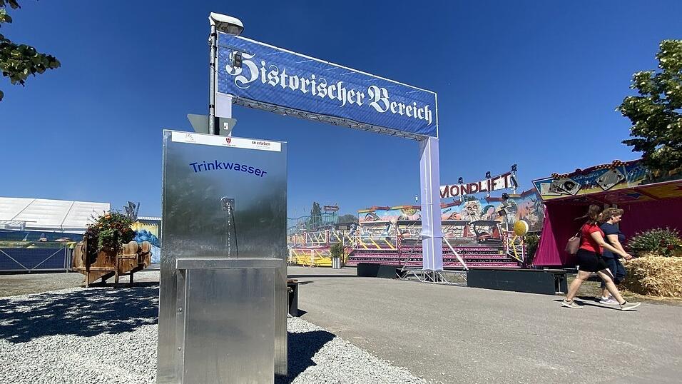Einer der drei kostenlosen Trinkbrunnen steht auch heuer wieder am Eingang zum historischen Bereich. (Archivbild)