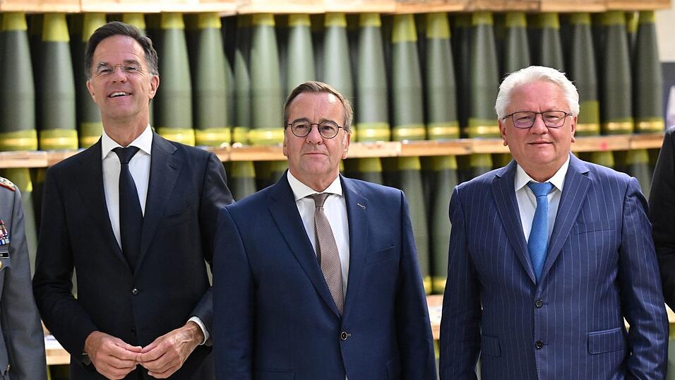 Nato-Generalsekretär Mark Rutte, Verteidigungsminister Boris Pistorius und Rheinmetall-Chef Armin Papperger. Nato-Generalsekretär Mark Rutte, Verteidigungsminister Boris Pistorius und Rheinmetall-Chef Armin Papperger.