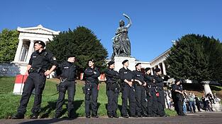 Die Polizei ist auf dem Oktoberfest mit starken Kräften im Einsatz. Die Polizei ist auf dem Oktoberfest mit starken Kräften im Einsatz.
