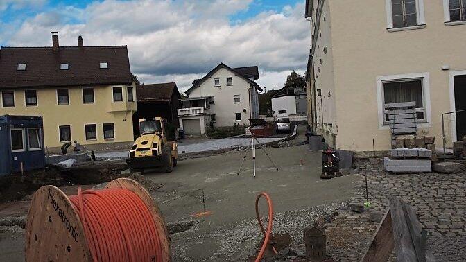 Der rechtsseitige Gehweg wird im Zuge der Umgestaltung auf zwei Meter verbreitert. Der rechtsseitige Gehweg wird im Zuge der Umgestaltung auf zwei Meter verbreitert.