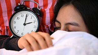 Am Sonntag (29.3.) werden die Uhren vorgestellt, die Sommerzeit beginnt. (Symbolbild)