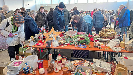 Ein „volles Haus“ gab es ab 9 Uhr beim Weihnachtsflohmarkt.