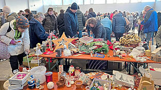 Ein „volles Haus“ gab es ab 9 Uhr beim Weihnachtsflohmarkt. Ein „volles Haus“ gab es ab 9 Uhr beim Weihnachtsflohmarkt.