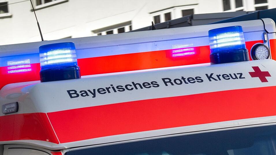 Die Frau wurde noch in eine Klinik gebracht, starb aber wenig sp&auml;ter. (Symbolbild)