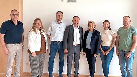 Der Grundschulverband hat sich neu konstituiert. Von links: Harald Dietlmeier, Claudia Gulden, Thomas Mitterdorfer, Josef Sch&uuml;tz, Elisabeth Kerscher, Sonja Oertel und Daniel Buchhauser.