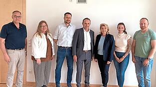 Der Grundschulverband hat sich neu konstituiert. Von links: Harald Dietlmeier, Claudia Gulden, Thomas Mitterdorfer, Josef Schütz, Elisabeth Kerscher, Sonja Oertel und Daniel Buchhauser. Der Grundschulverband hat sich neu konstituiert. Von links: Harald Dietlmeier, Claudia Gulden, Thomas Mitterdorfer, Josef Schütz, Elisabeth Kerscher, Sonja Oertel und Daniel Buchhauser.