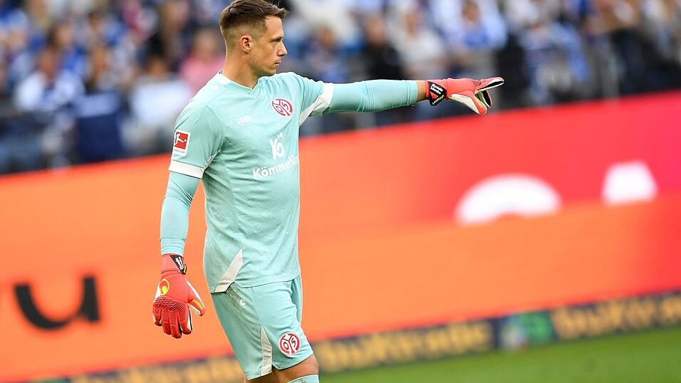 Hatte einen weitgehend ruhigen Nachmittag: Mainz-Torwart Alexander Schwolow. Hatte einen weitgehend ruhigen Nachmittag: Mainz-Torwart Alexander Schwolow.