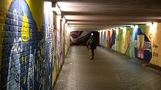 Graffitis und Tags verursachen Jahr f&uuml;r Jahr enormen Schaden. (Symbolbild)