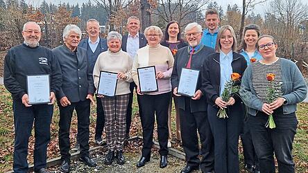 Walter Urban, Christa Stautner, Helmut Haller, Gertraud Schneider und Heinrich Althammer werden zu Ehrenmitgliedern ernannt.