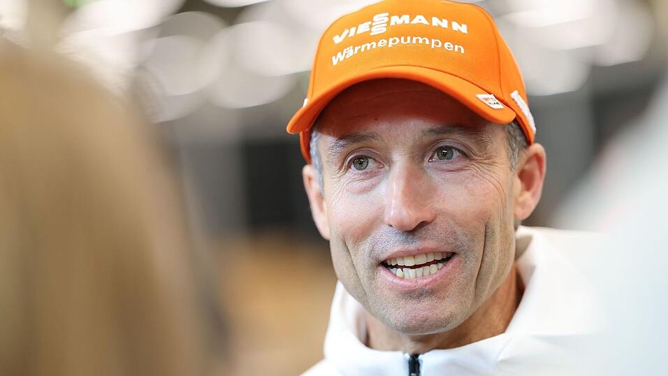 DSV-Sportdirektor Peter Schlickenrieder freut sich &uuml;ber die R&uuml;ckkehr von Victoria Carl. (Archivbild)