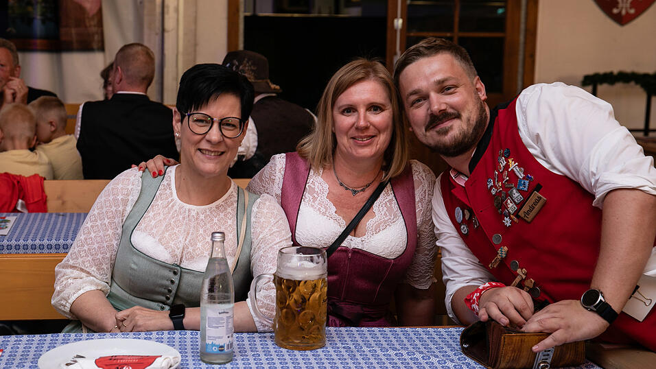 Die Partybilder vom Montag, 18. August, aus dem Festzelt Greindl. Die Partybilder vom Montag, 18. August, aus dem Festzelt Greindl.
