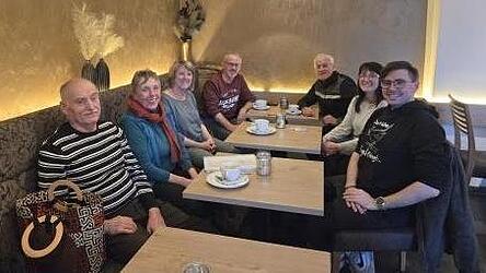 Die Akteure des Gl&uuml;hweinstandes trafen sich zur Nachbesprechung.