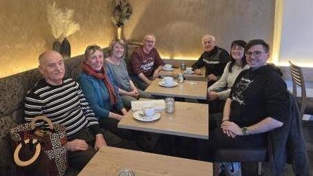 Die Akteure des Gl&uuml;hweinstandes trafen sich zur Nachbesprechung.