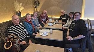 Die Akteure des Gl&uuml;hweinstandes trafen sich zur Nachbesprechung.