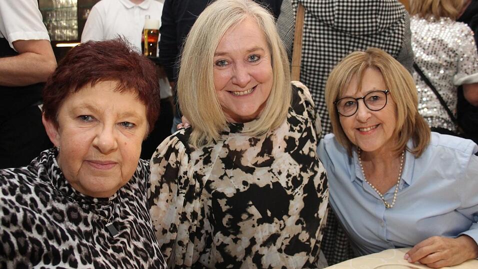 In der Landshuter Weinstube Isarklause fand am Samstag eine Schlagerparty statt. In der Landshuter Weinstube Isarklause fand am Samstag eine Schlagerparty statt.